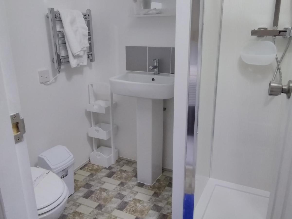 Roger Ground Guest House - With Onsite Car Parking Windermere Extérieur photo
