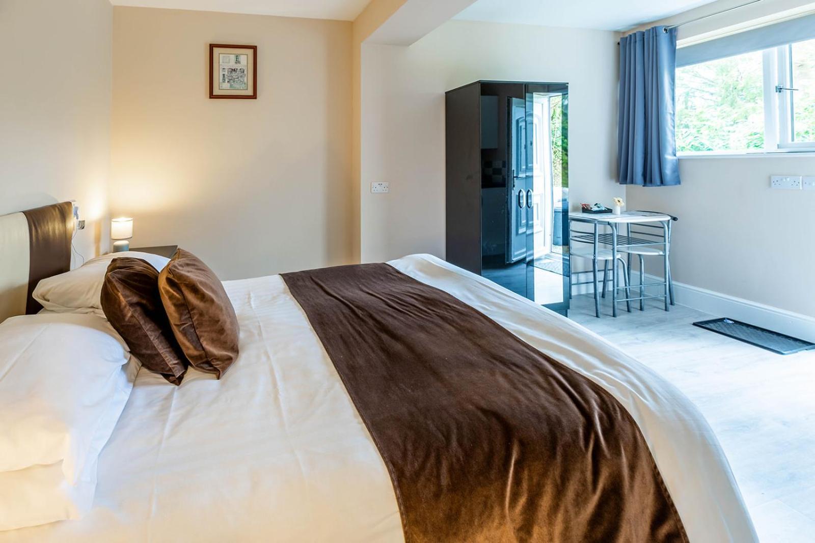 Roger Ground Guest House - With Onsite Car Parking Windermere Extérieur photo