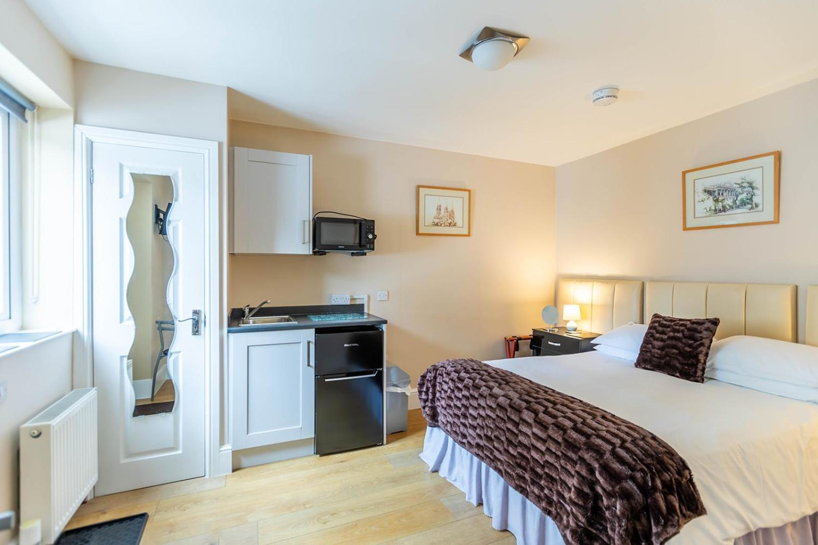 Roger Ground Guest House - With Onsite Car Parking Windermere Extérieur photo