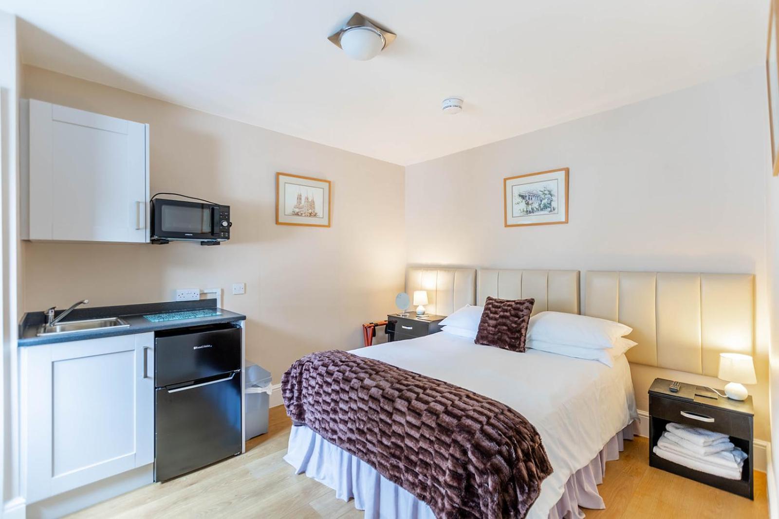 Roger Ground Guest House - With Onsite Car Parking Windermere Extérieur photo