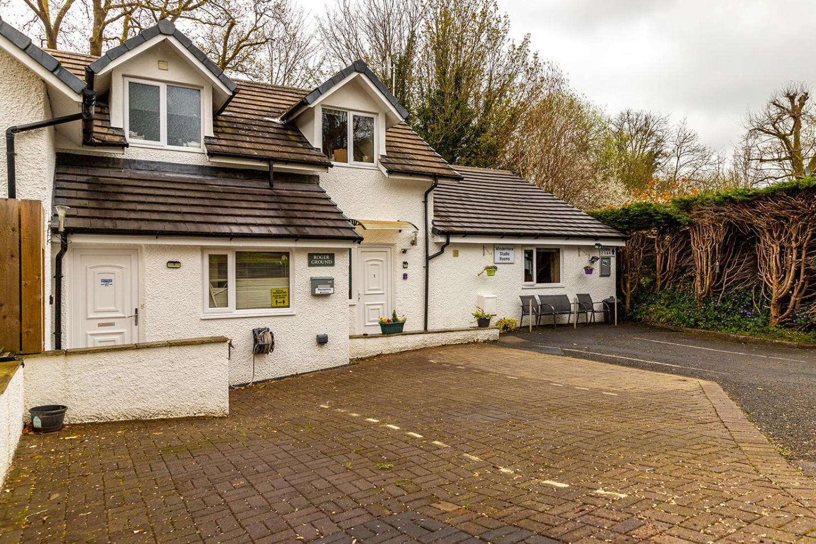 Roger Ground Guest House - With Onsite Car Parking Windermere Extérieur photo