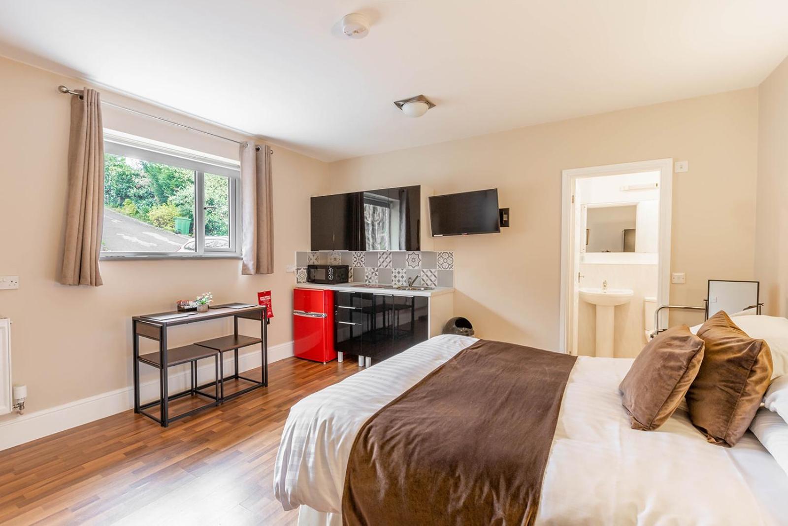 Roger Ground Guest House - With Onsite Car Parking Windermere Extérieur photo