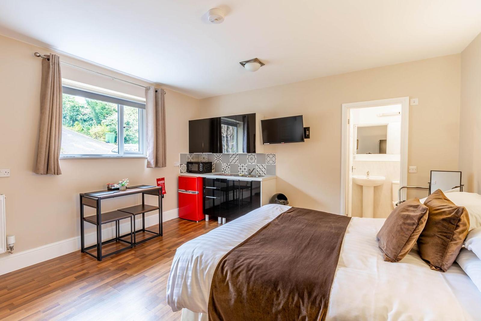 Roger Ground Guest House - With Onsite Car Parking Windermere Extérieur photo