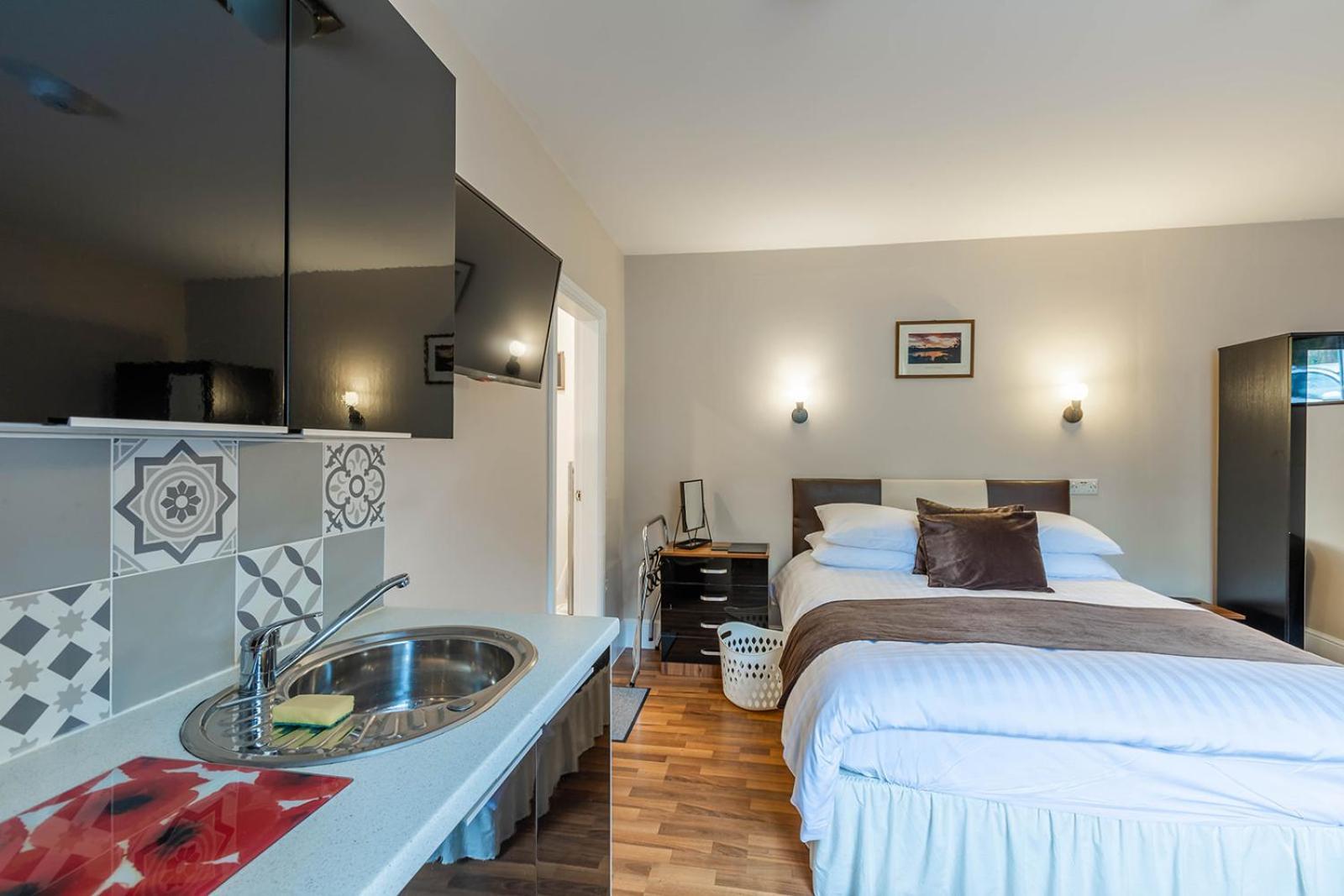 Roger Ground Guest House - With Onsite Car Parking Windermere Extérieur photo