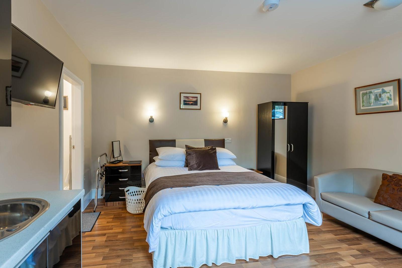 Roger Ground Guest House - With Onsite Car Parking Windermere Extérieur photo